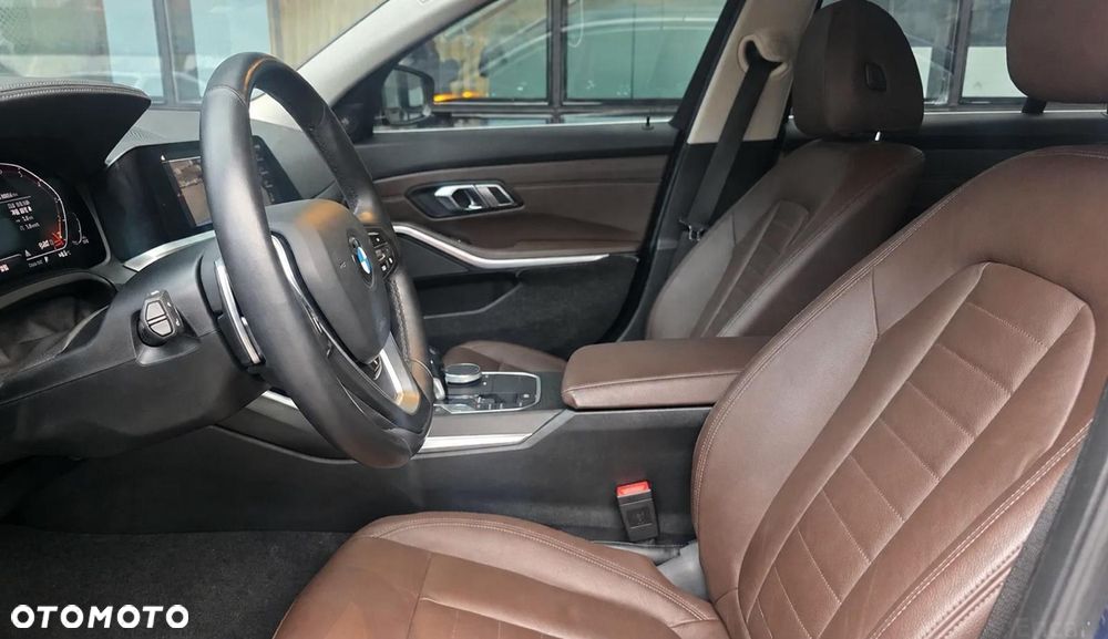 BMW Seria 3 330i xDrive Luxury Line - 7