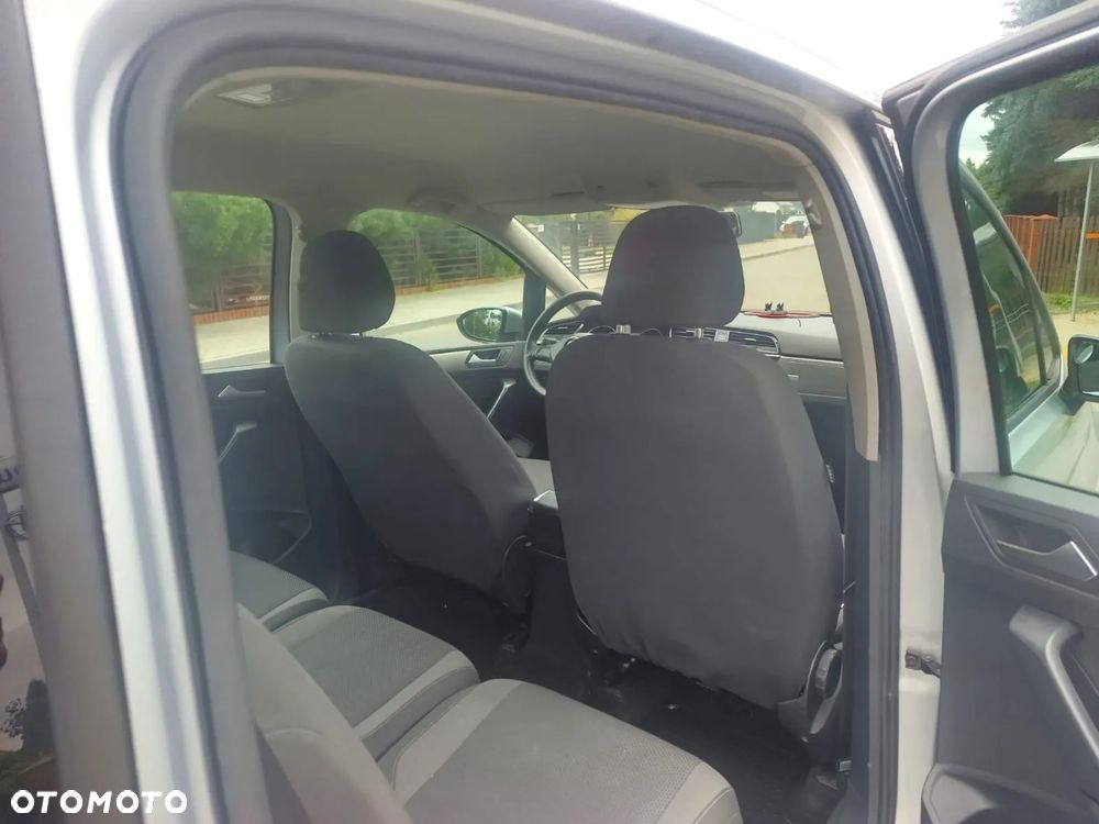 Volkswagen Touran - 11