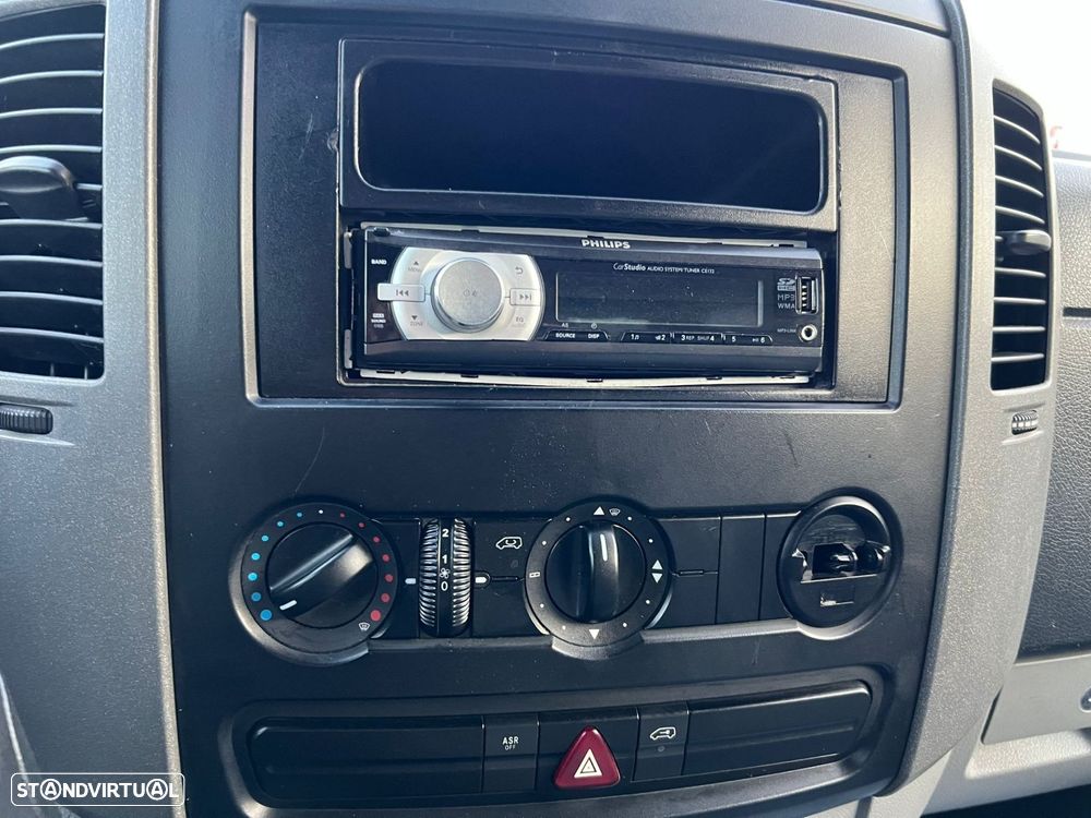 VW Crafter 35 2.5 TDi 164 Média - 26