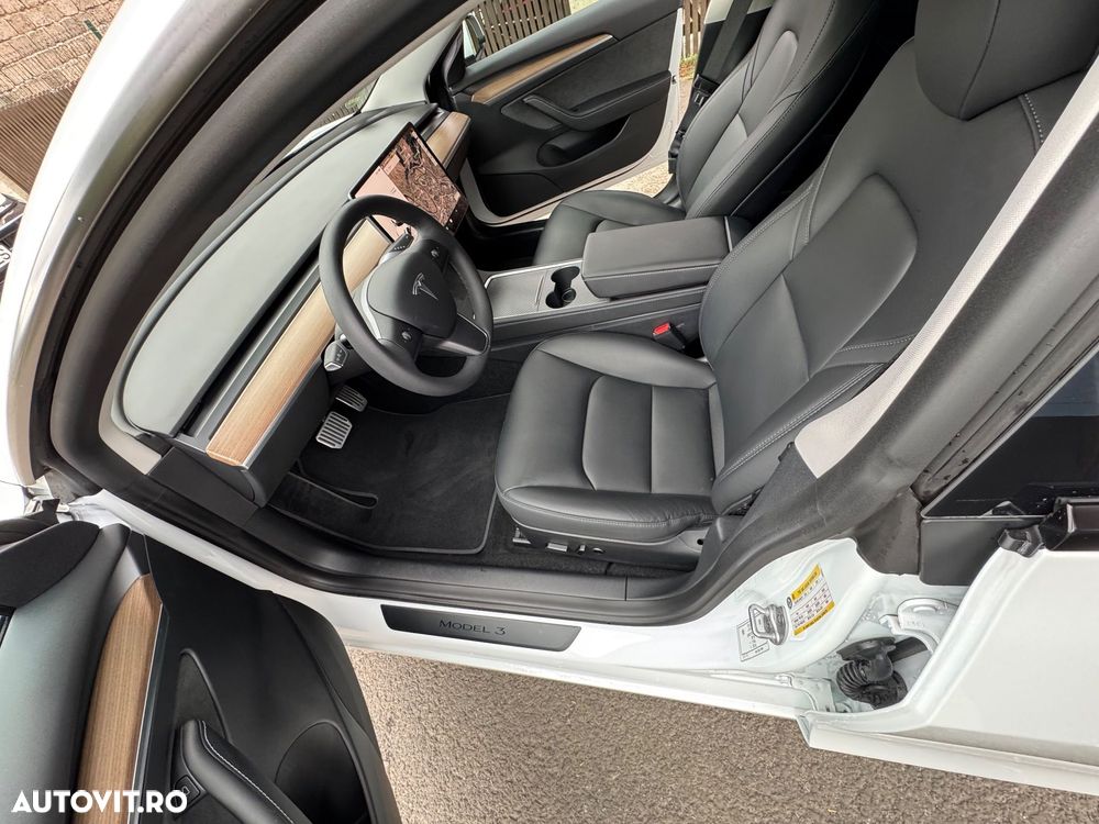 Tesla Model 3 - 5