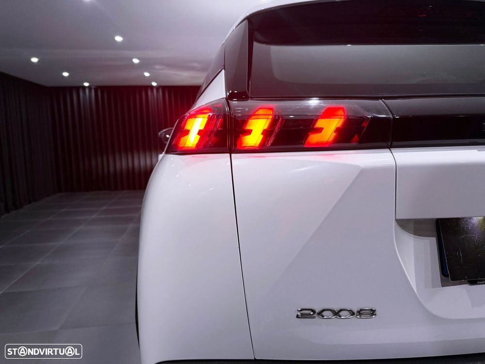 Peugeot 2008 1.5 BlueHDi Active Pack EAT8 - 32