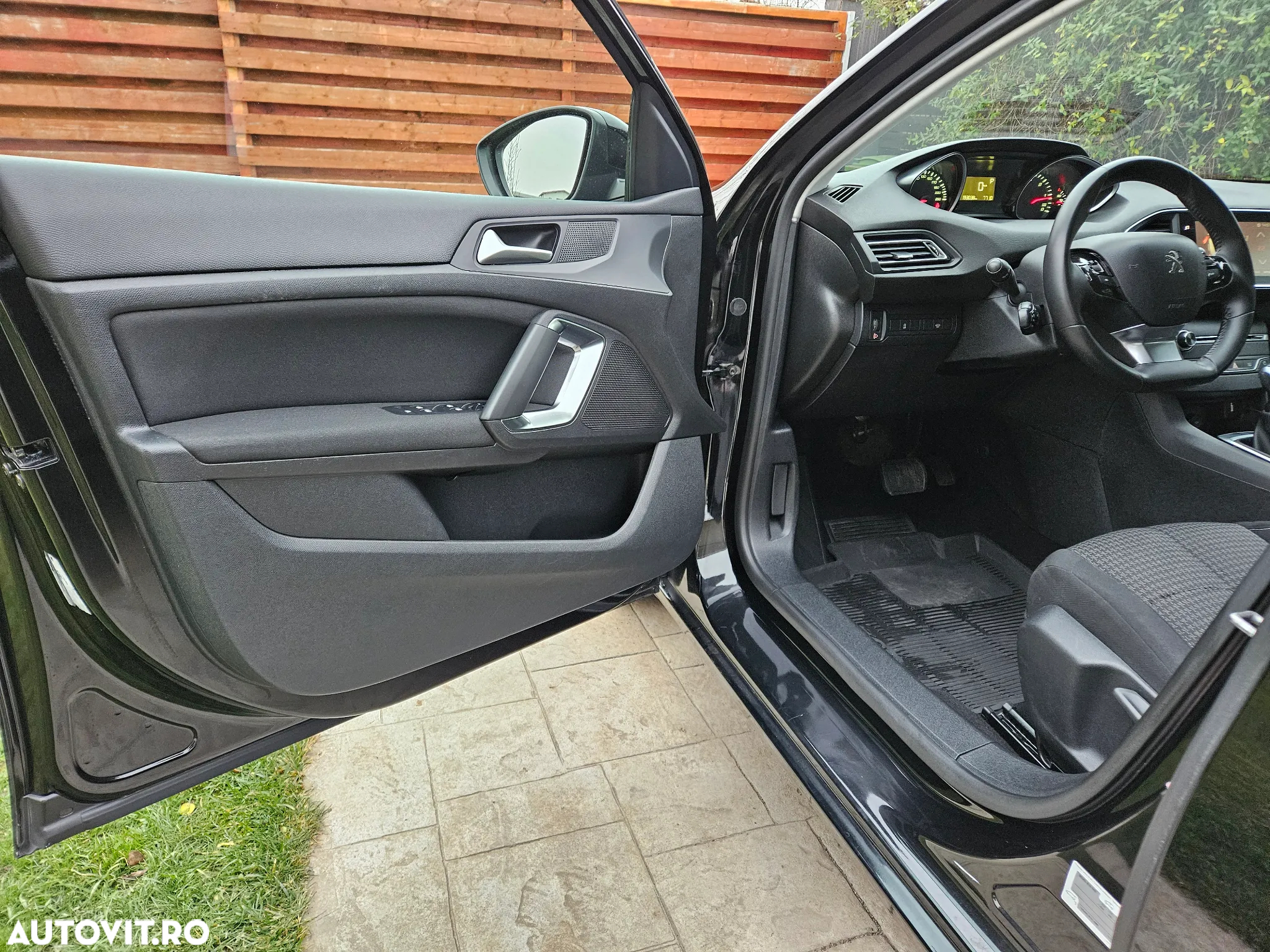 Peugeot 308 SW BlueHDi 120 EAT6 Stop & Start Active - 14