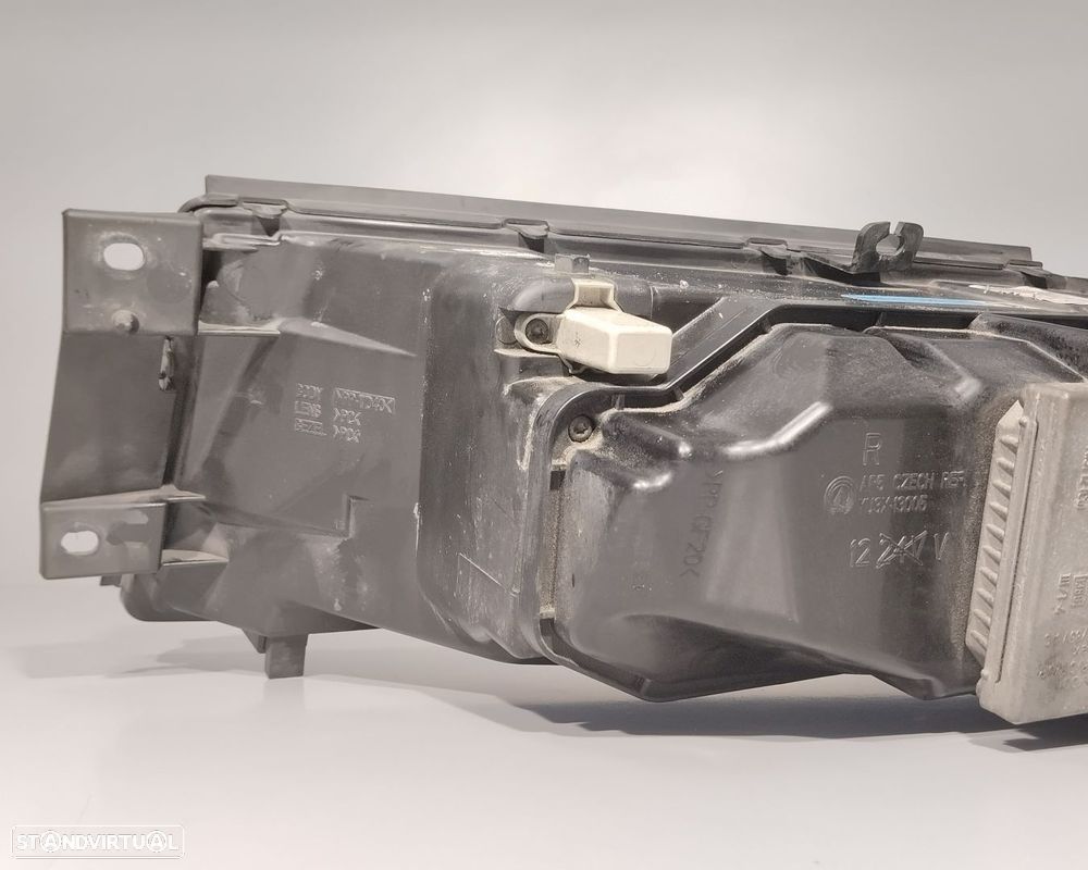 FAROL DIREITO SKODA OCTAVIA I 2001 - 4