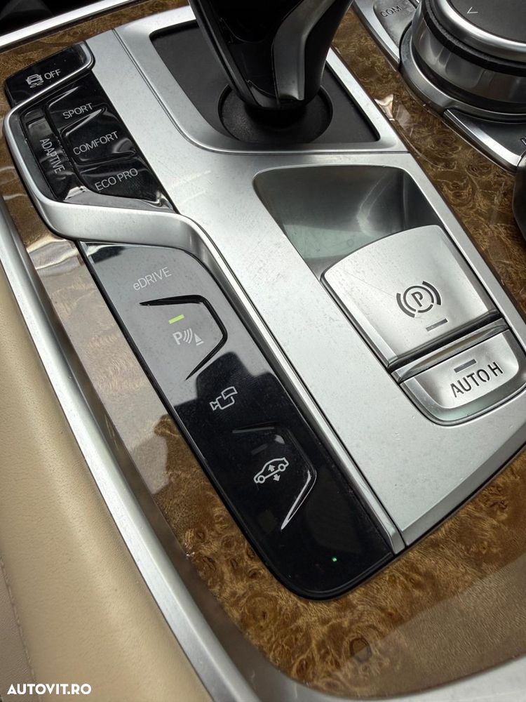 BMW Seria 7 740e iPerformance - 27
