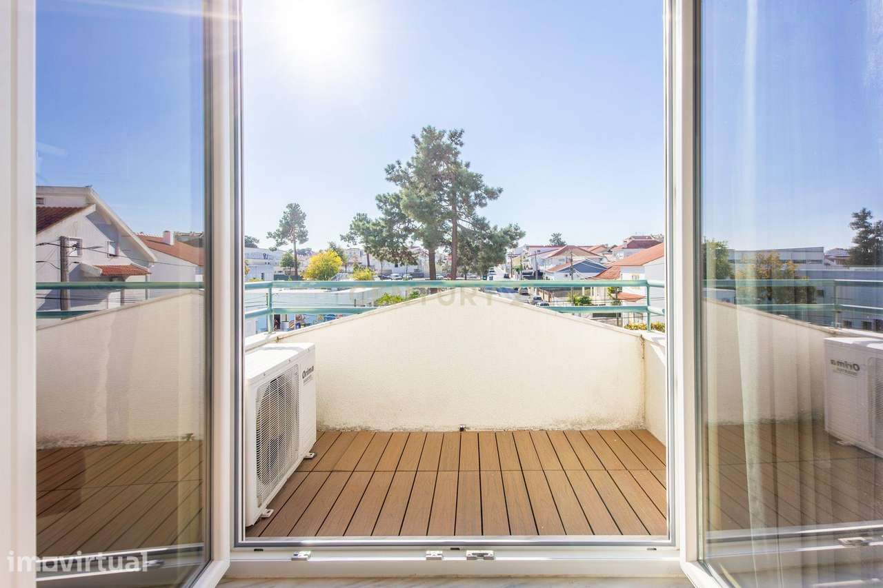 Apartamento T2 com Garagem - Quinta do Conde - Grande imagem: 5/21