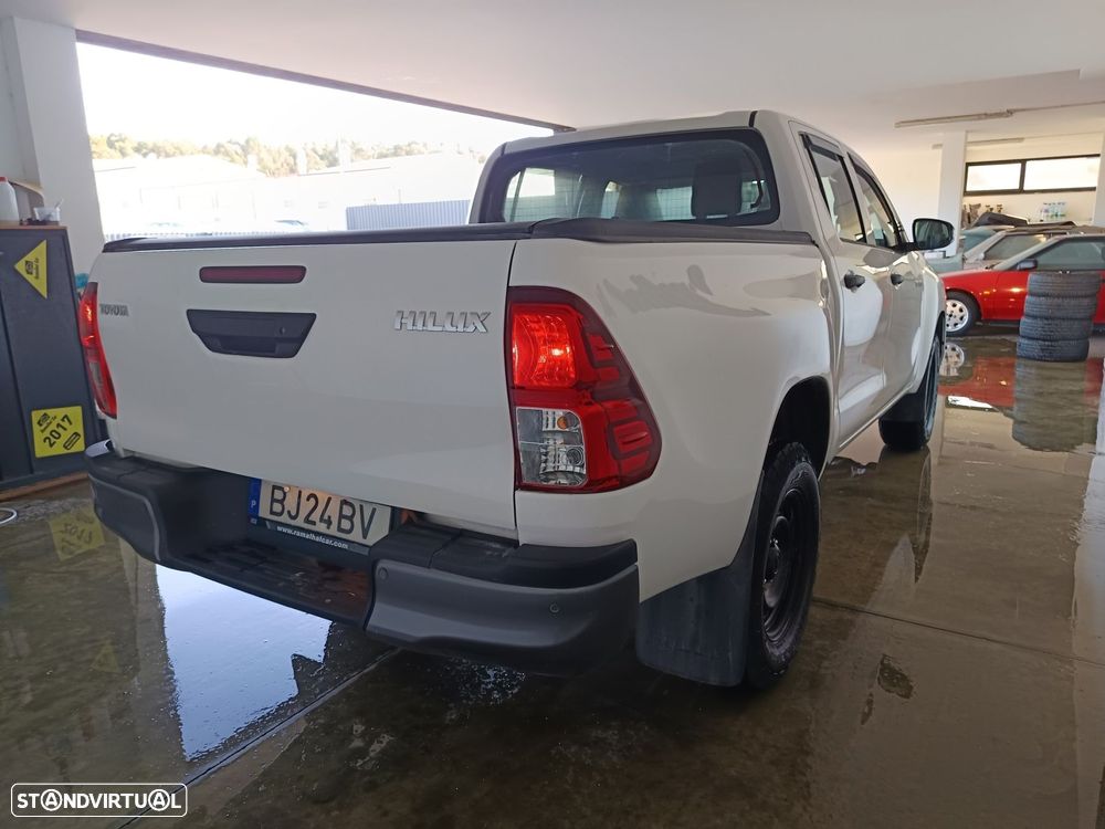 Toyota Hilux 2.4 D-4D 4WD CD CM - 5