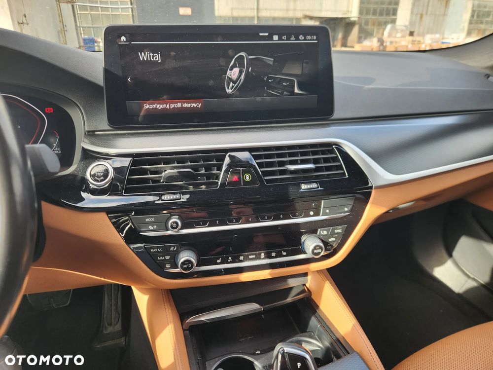 BMW Seria 5 520d MHEV - 14