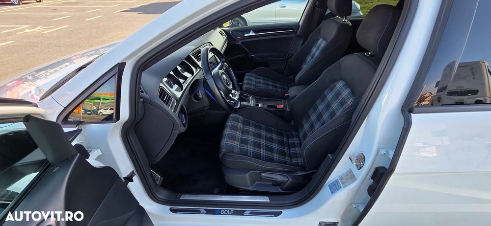 Volkswagen Golf - 21