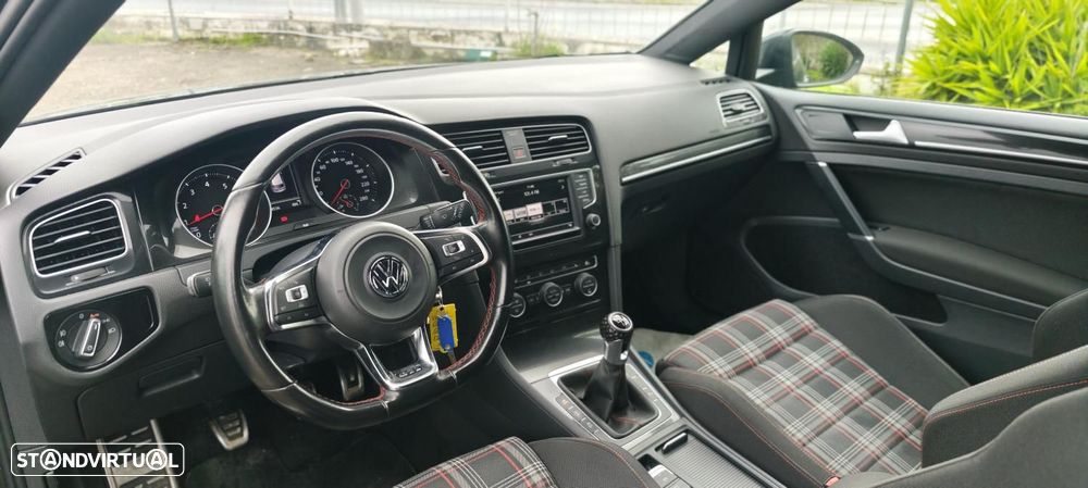 VW Golf 2.0 TSi GTi - 40