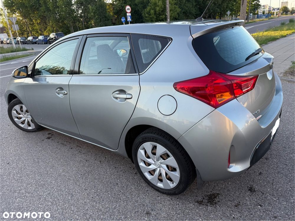 Toyota Auris 1.6 Executive - 3
