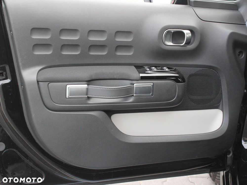 Citroën C3 1.2 PureTech Shine EAT6 - 17