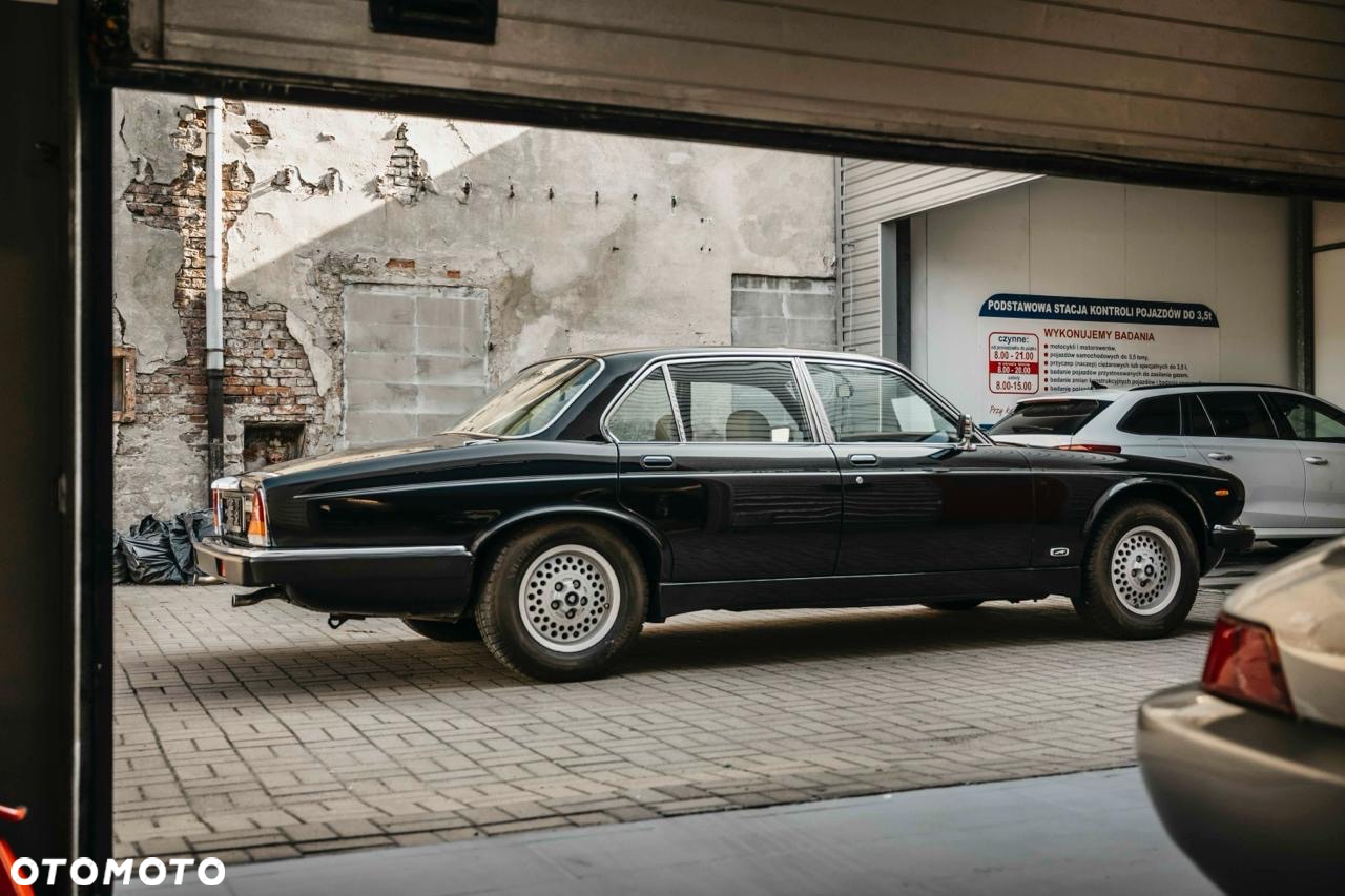 Jaguar XJ XJ12 6.0i - 11