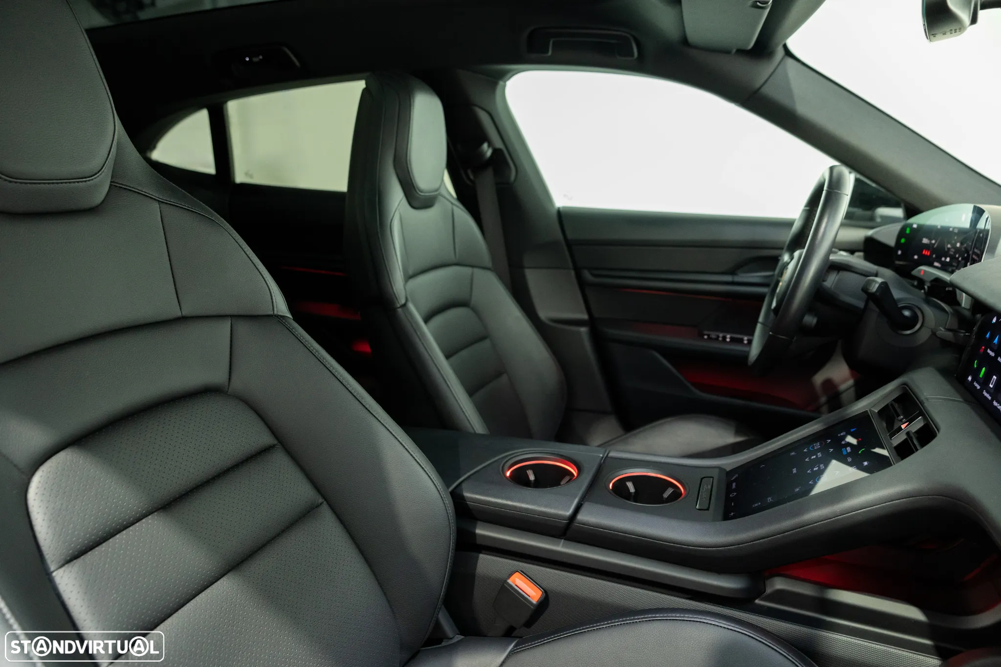 Porsche Taycan Cross Turismo 4 - 5