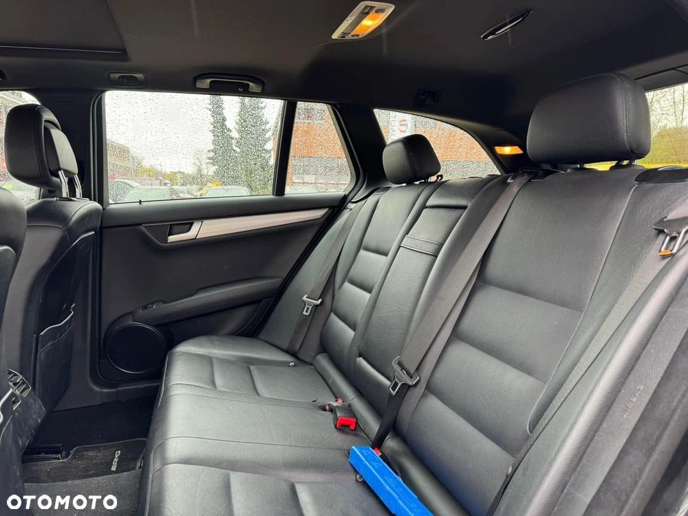 Mercedes-Benz Klasa C 300 CDI DPF 4Matic (BlueEFFICIENCY) 7G-TRONIC Avantgarde - 14