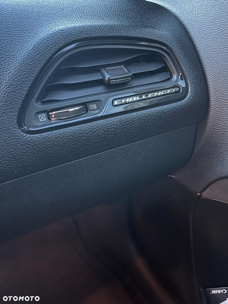 Dodge Challenger - 33