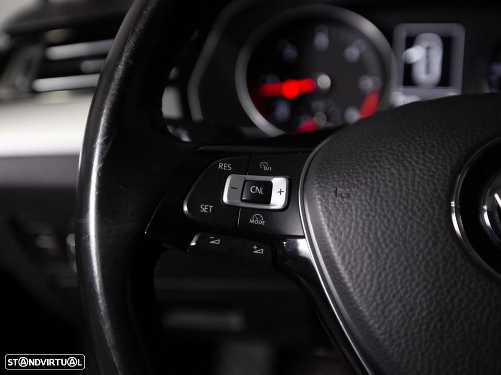 VW Passat Variant 1.6 TDI Confortline - 15