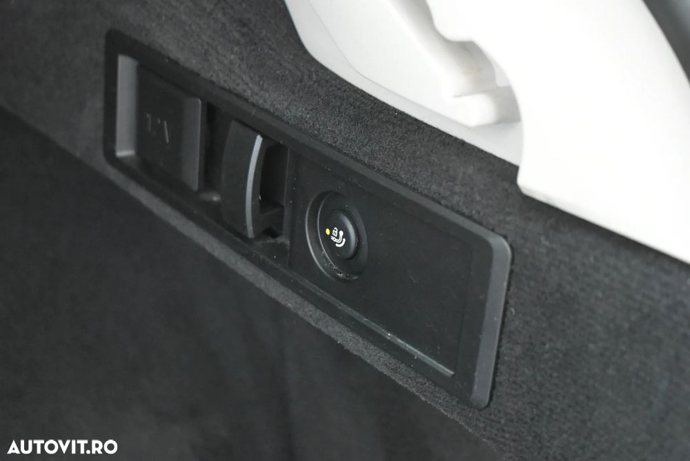 BMW Seria 3 320d Touring Aut. - 28