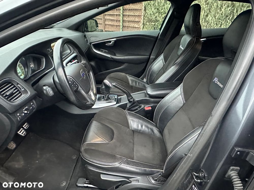 Volvo V40 D2 R Design - 28