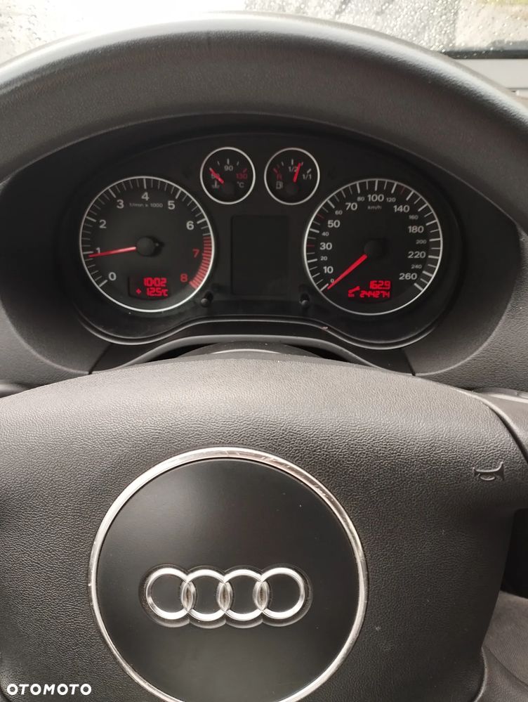 Audi A3 3-drzwiowe 1.6 Ambiente - 11