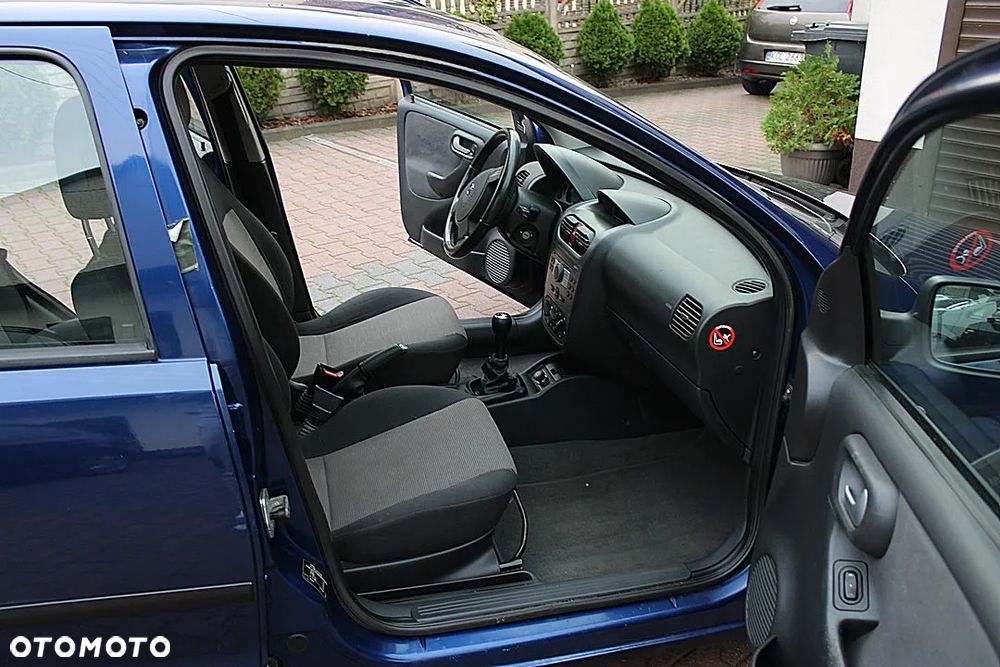 Opel Corsa 1.2 16V Cosmo - 11