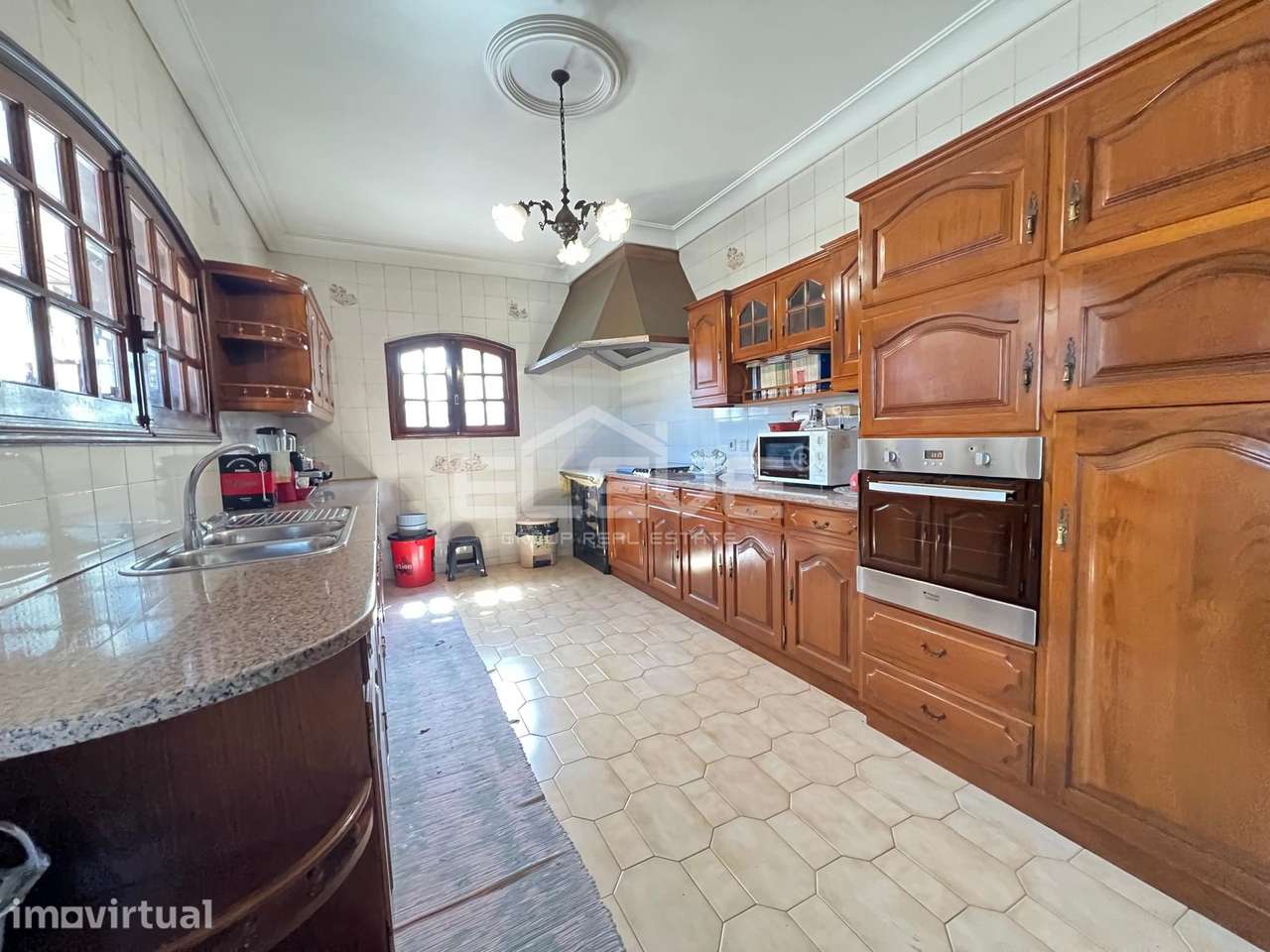 MORADIA T4 DE LUXO COM TERRENO DE 3.900m² - Grande imagem: 2/36