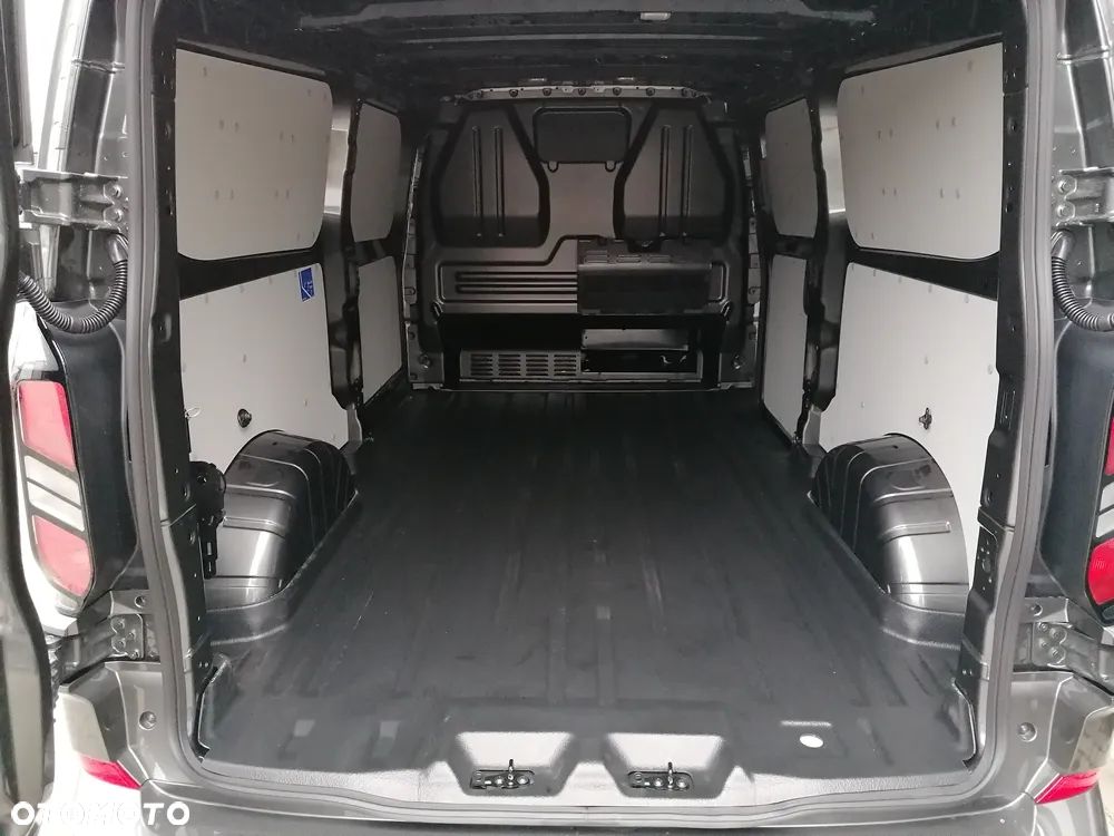 Ford CUSTOM VAN LIMITED - 9