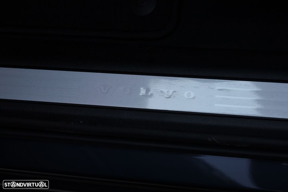 Volvo XC 60 2.0 T6 PHEV Plus Dark - 37