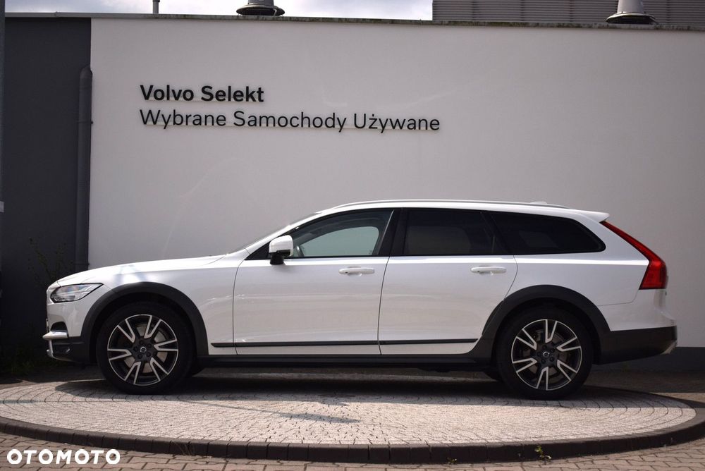 Volvo V90 Cross Country - 4