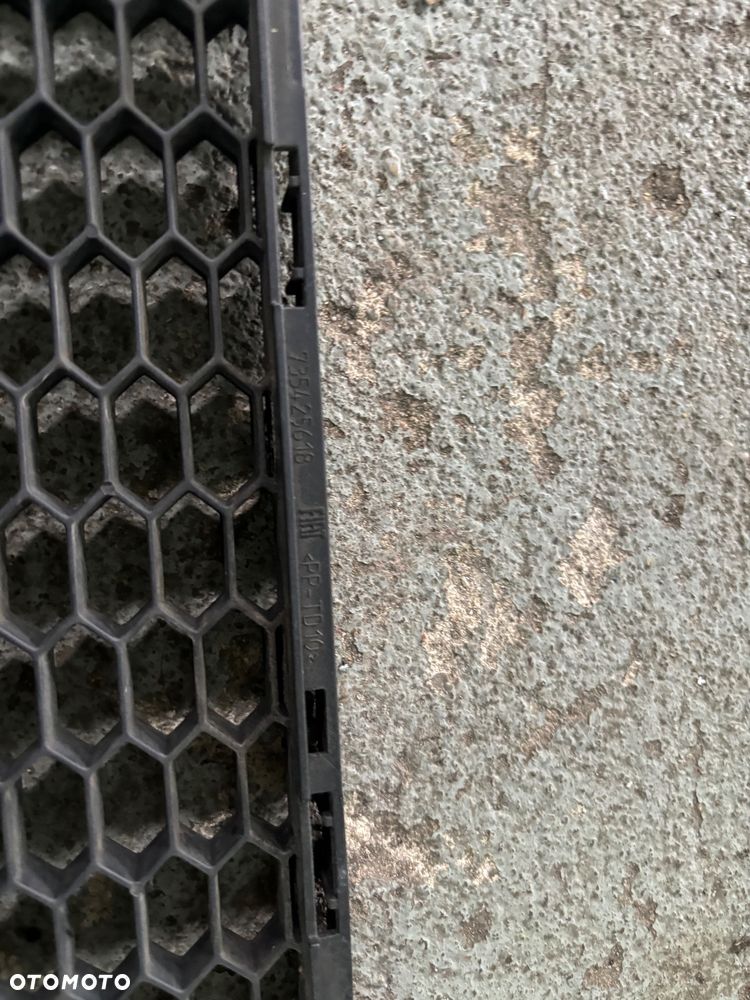 FIAT 500 KRATKA SRODKOWA ZDERZAKA 735425618 - 4