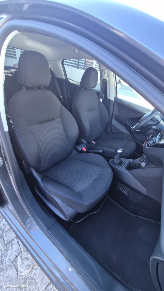 Peugeot 208 1.2 PureTech Signature - 17