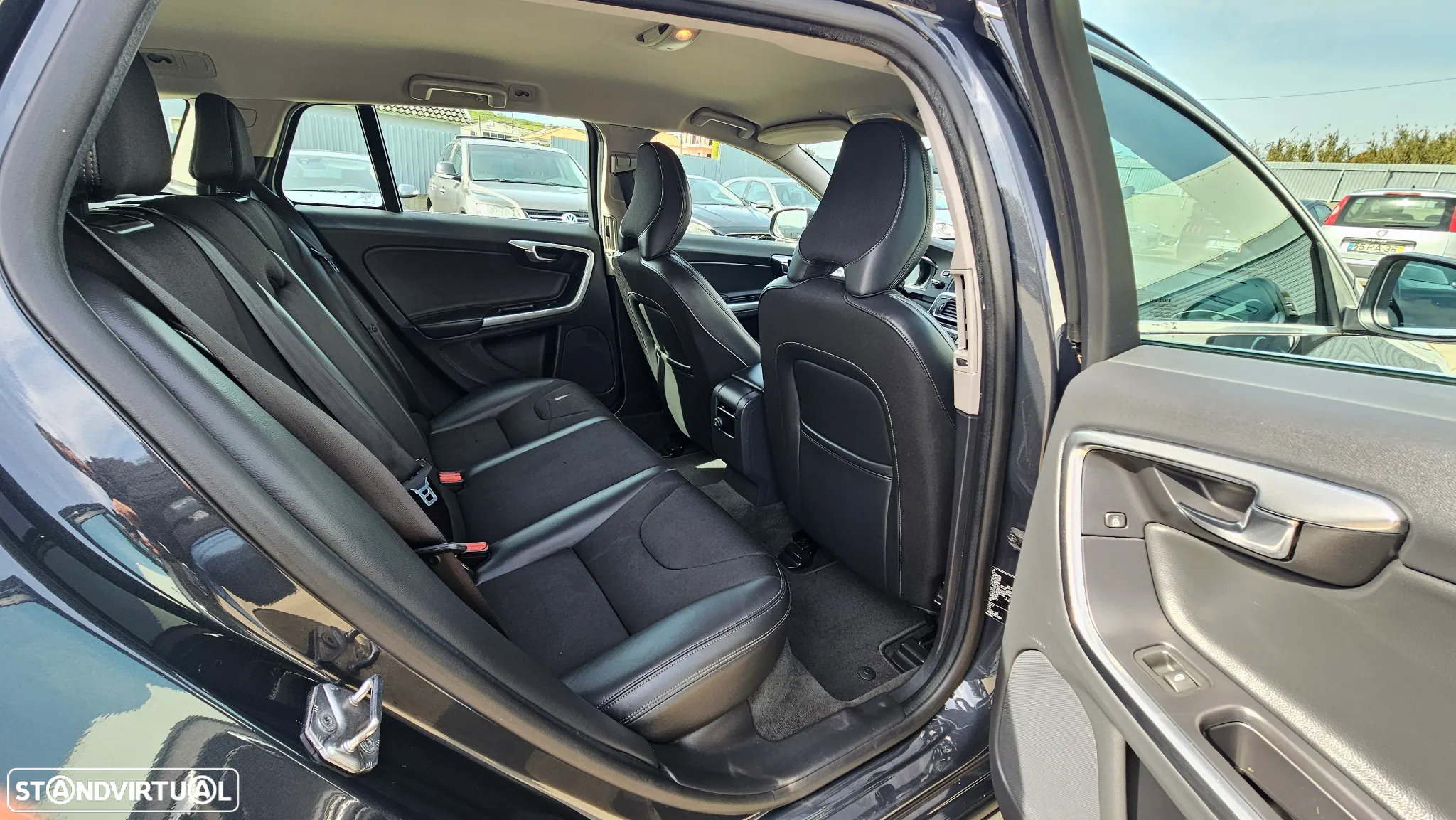 Volvo V60 2.4 D6 Momentum AWD Phev - 27