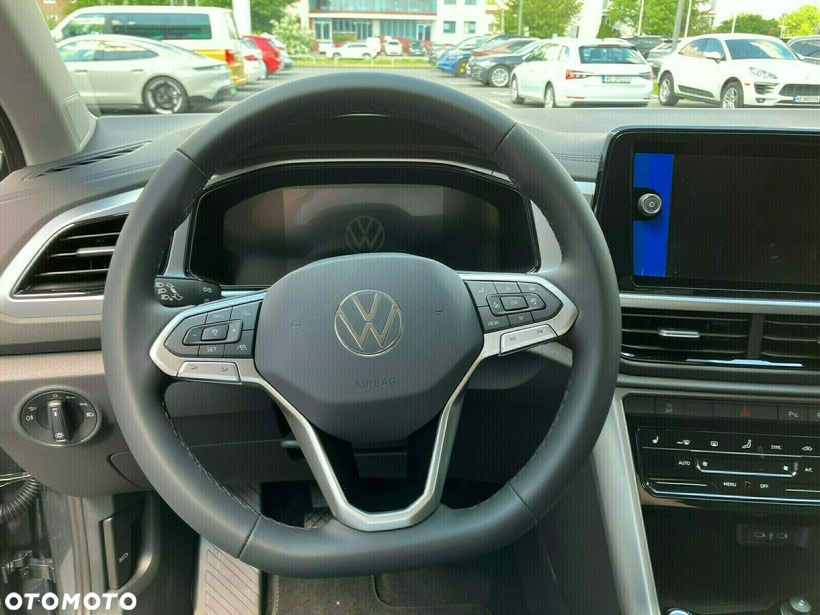 Volkswagen T-Roc - 13