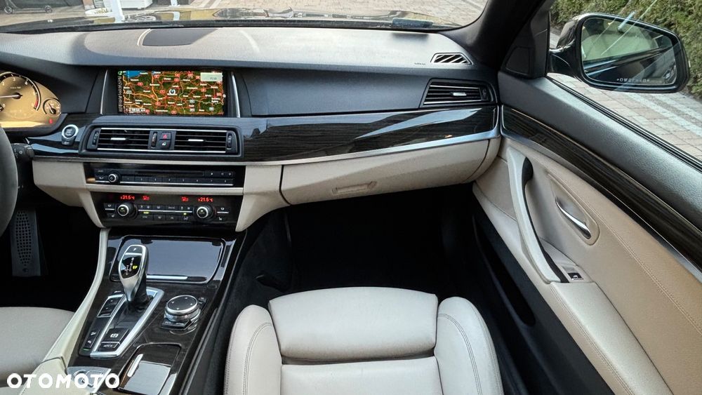BMW Seria 5 525d xDrive - 31