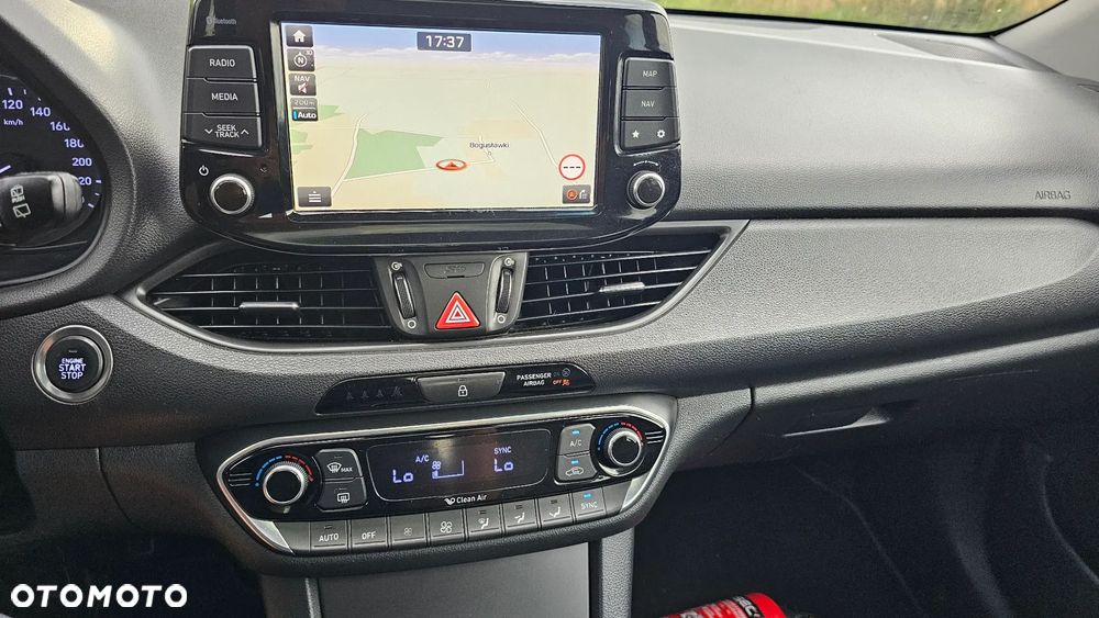Hyundai i30 1.4 T-GDI Premiere Luxury DCT - 30