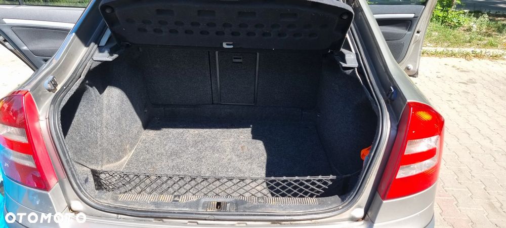 Skoda Octavia 1.6 FSI Ambiente - 9