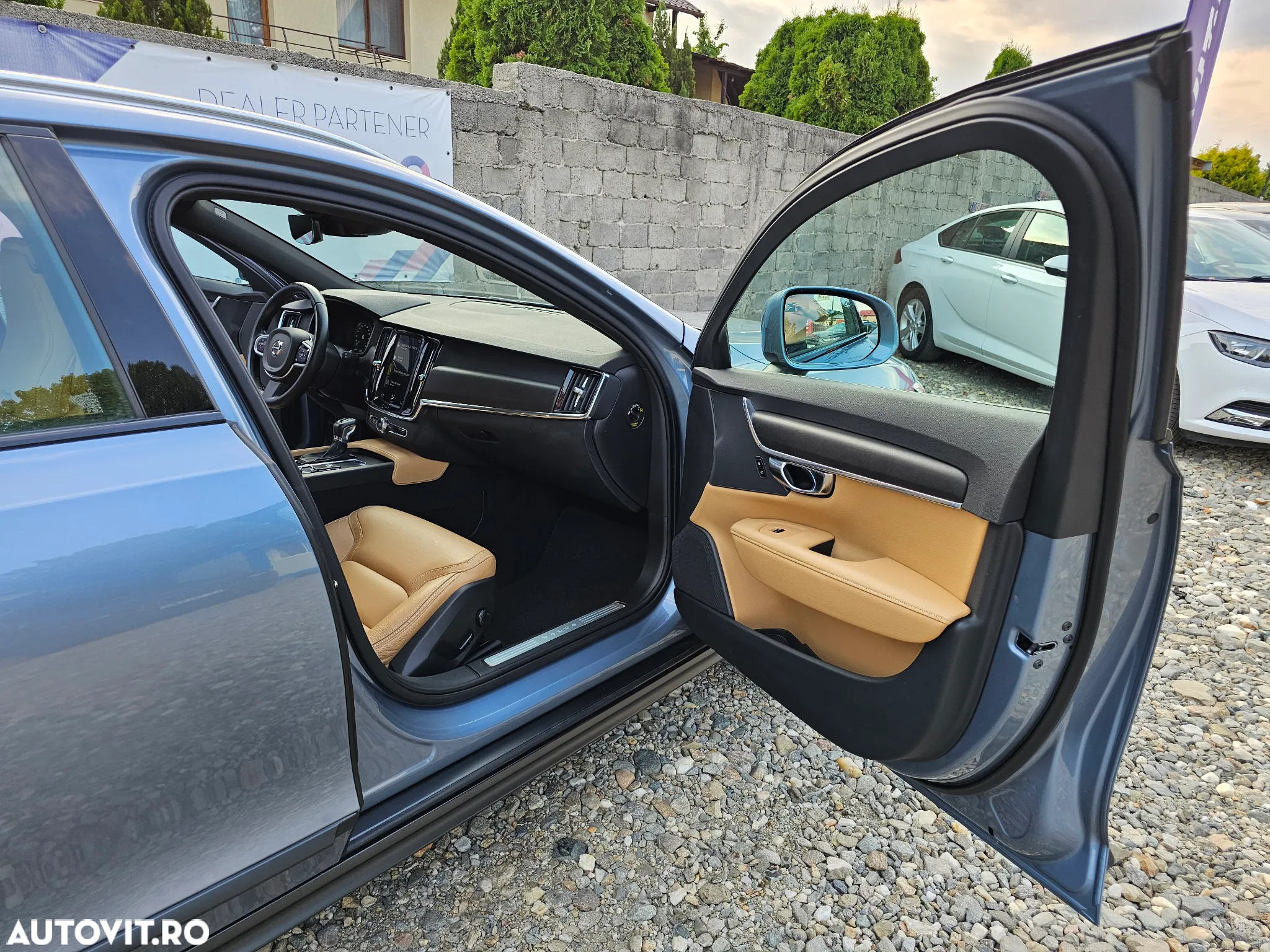 Volvo V90 Cross Country D4 AWD Geartronic Pro - 23