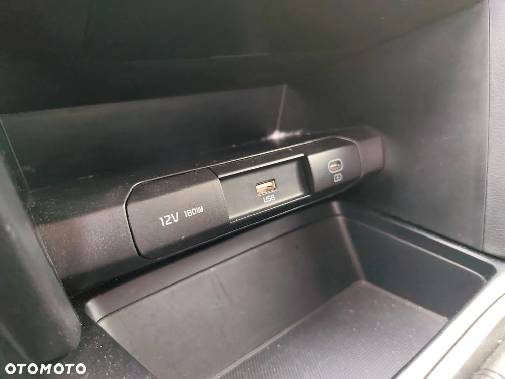 Kia XCeed 1.5 T-GDI M - 25