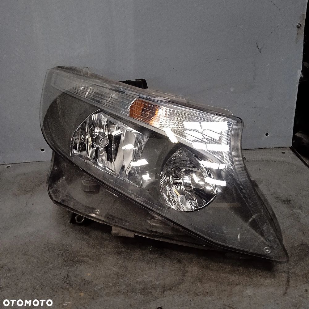Lampa przednia prawa W447 - 1
