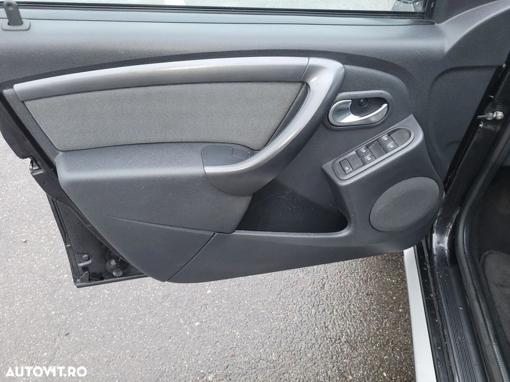 Dacia Duster dCi 110 FAP 4x2 EDC Blackshadow - 12