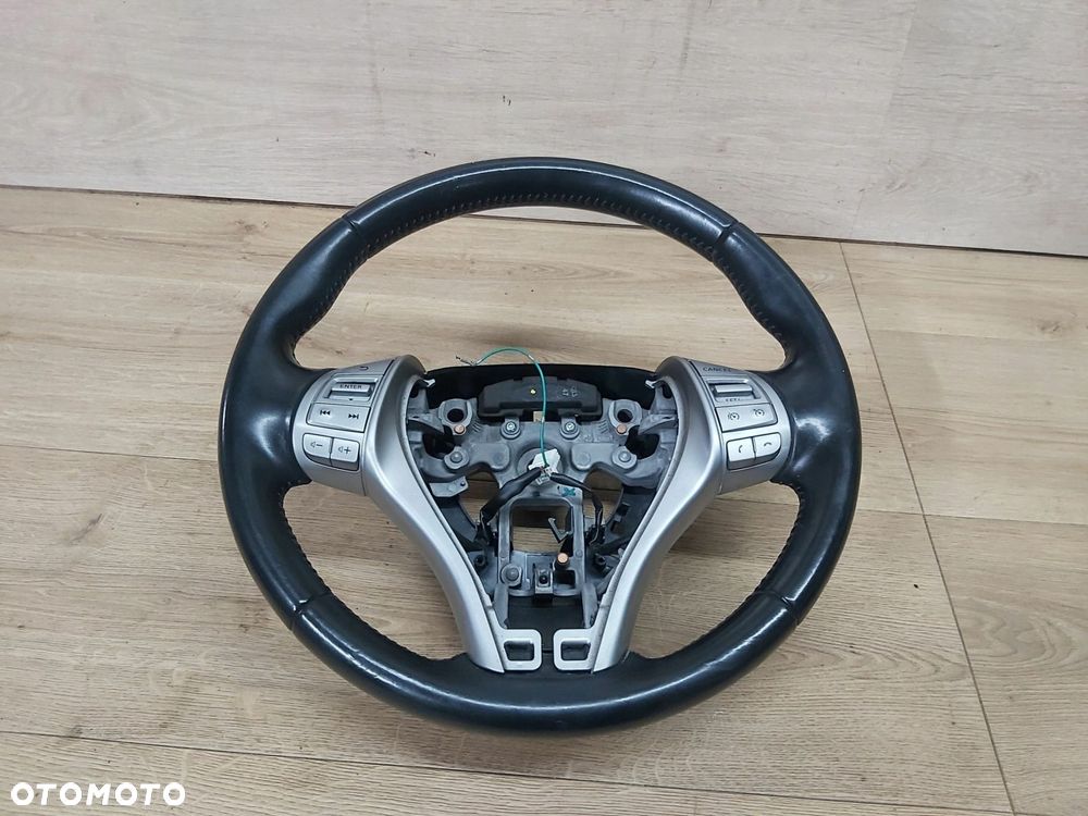 Nissan Qashqai II J11 Kierownica skóra - 1