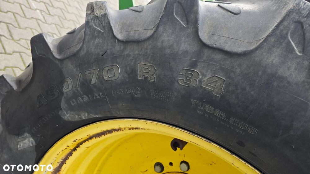 John Deere 7230R - 8