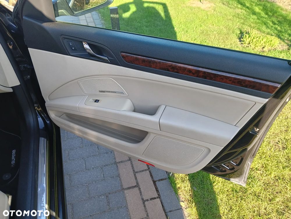 Skoda Superb 2.0 TDI DSG Elegance - 29