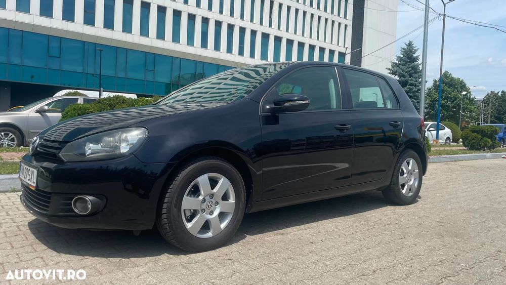 Volkswagen Golf - 1