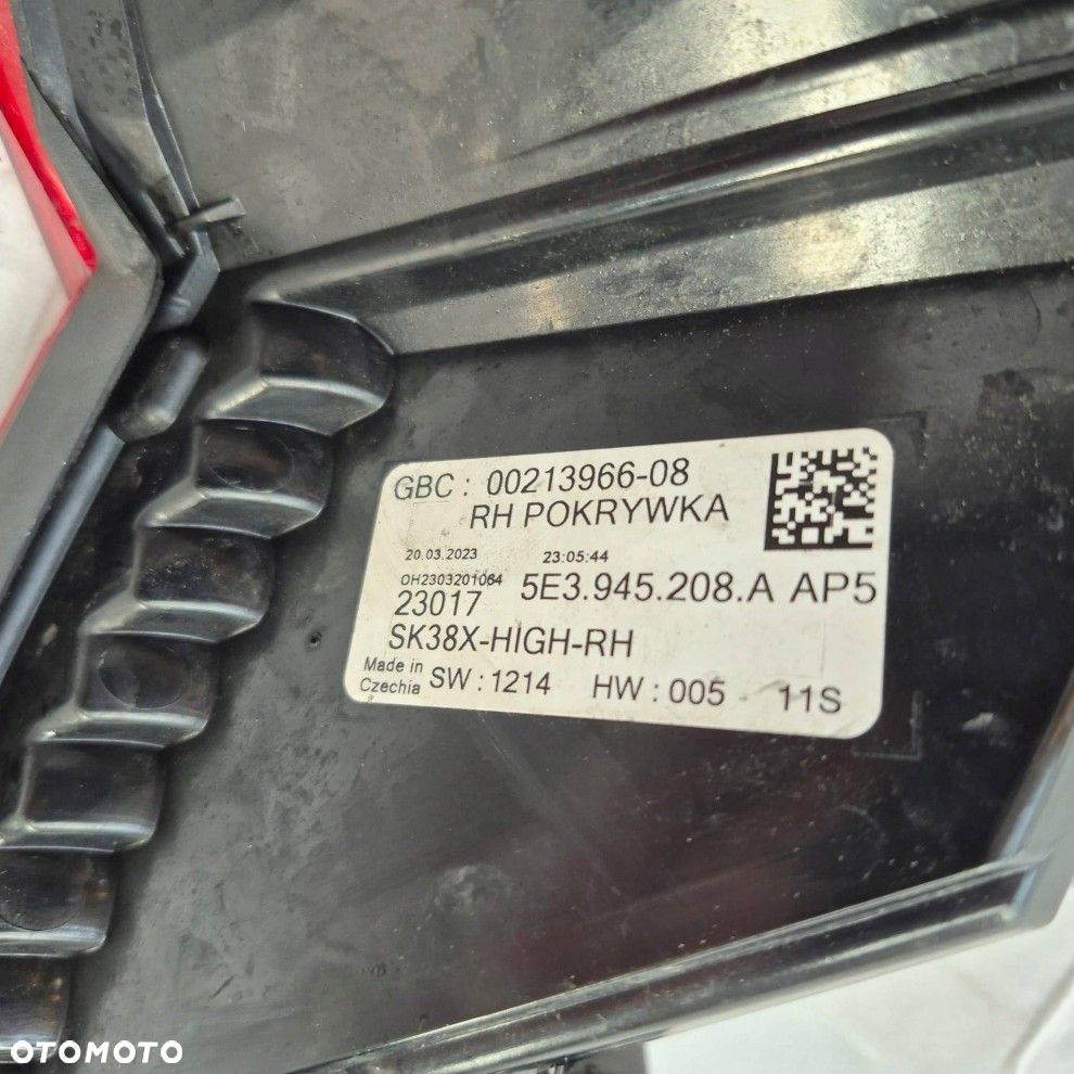 SKODA OCTAVIA IV 4 5E3 20- LAMPA TYŁ TYLNA PRAWA LED 5E3945208A - 4