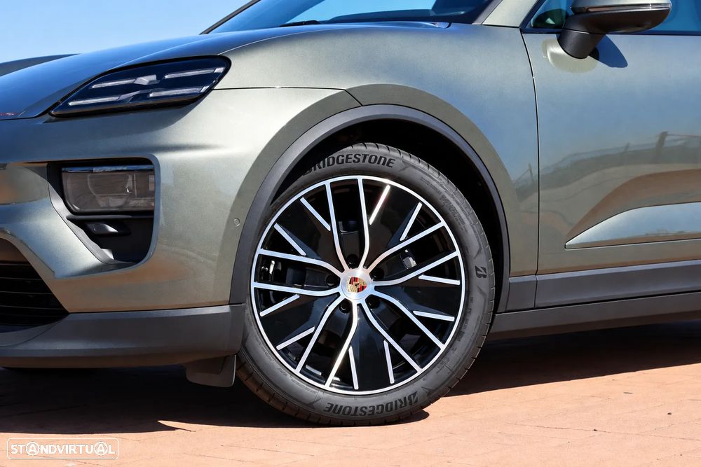 Porsche Macan Electric 4 - 8