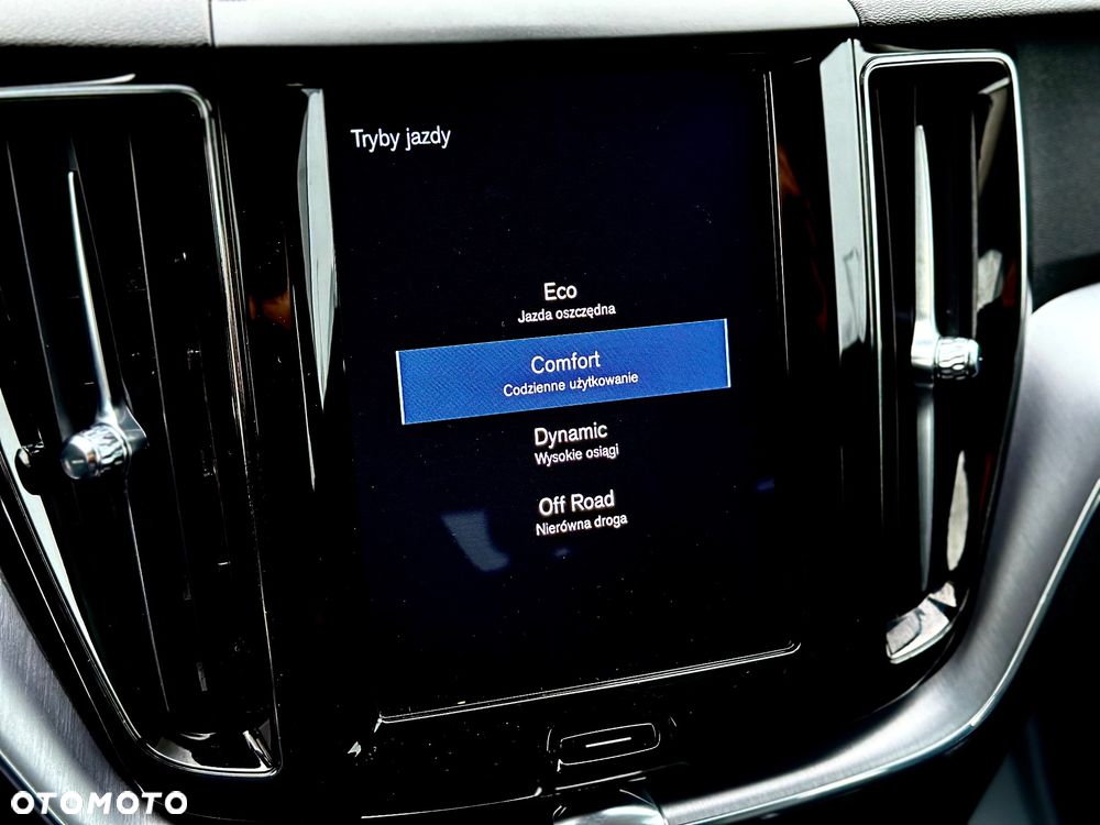 Volvo XC 60 D4 Momentum Pro - 40