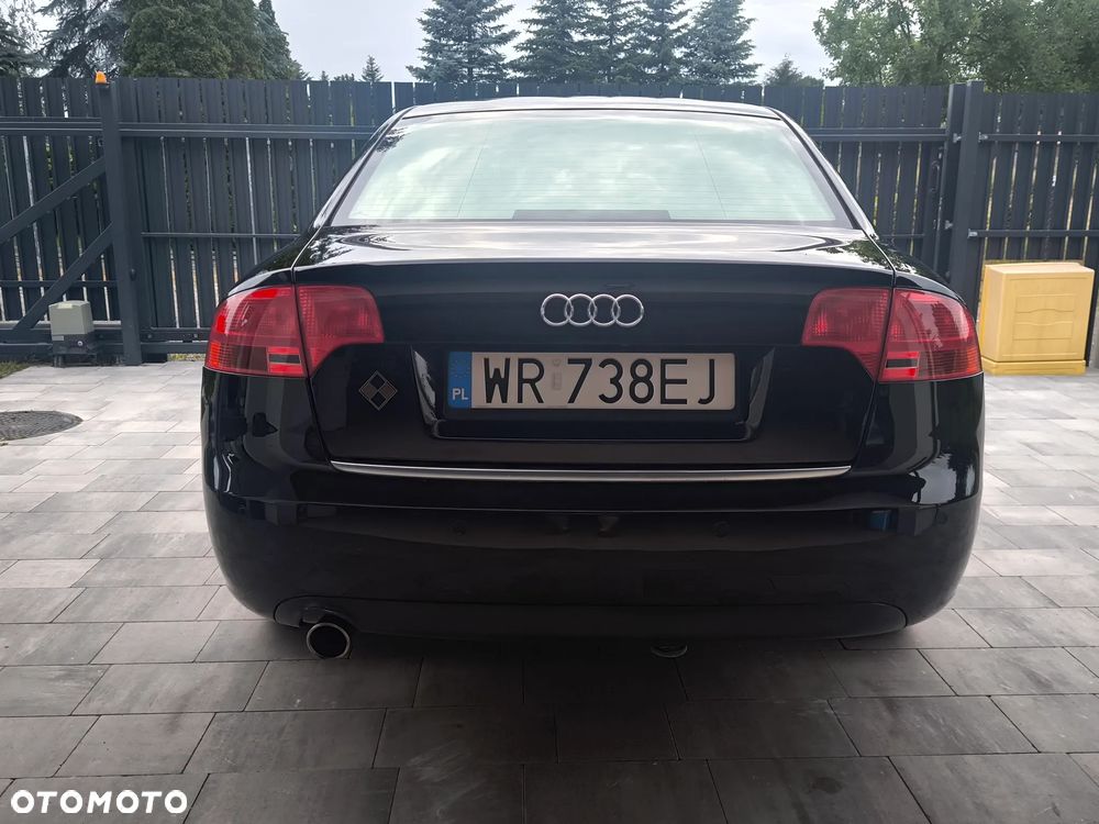 Audi A4 Limousine - 11