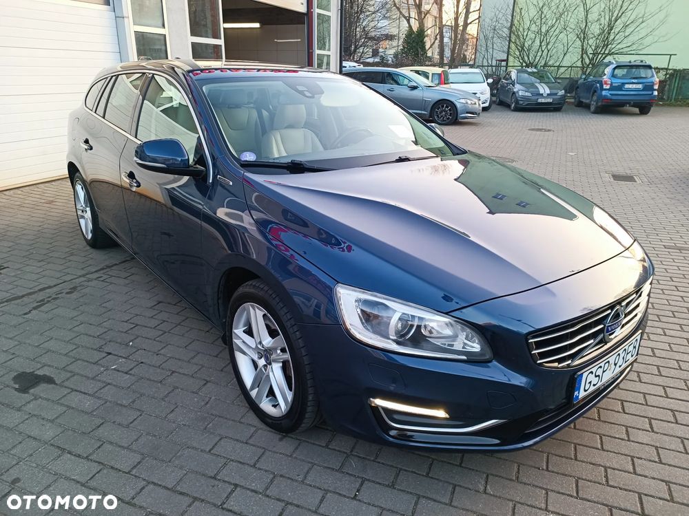 Volvo V60 D6 AWD Plug-in Hybrid Summum - 10