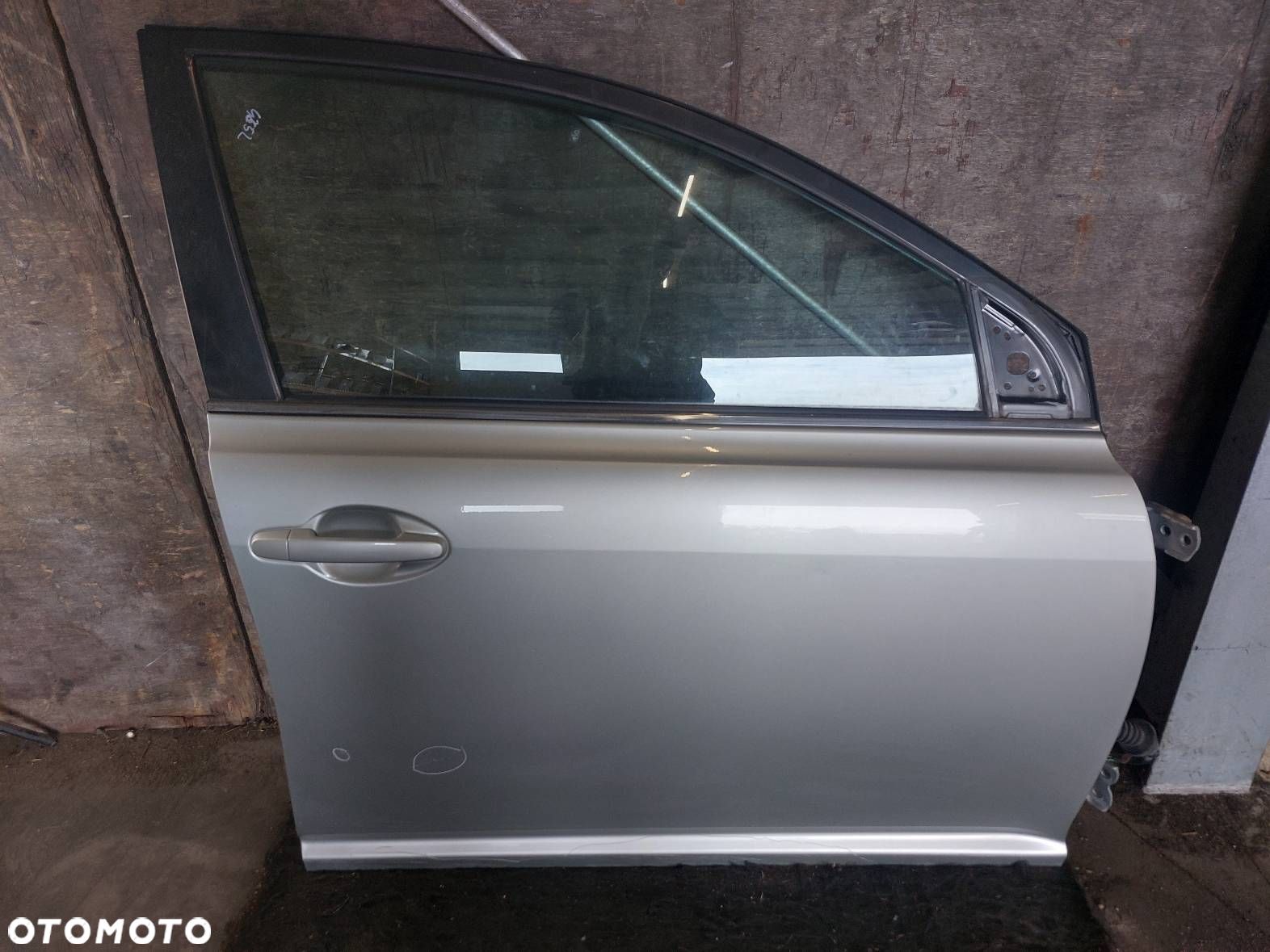 DRZWI KOMPLETNE PRAWY PRZÓD TOYOTA AVENSIS T25 1C0 - 1