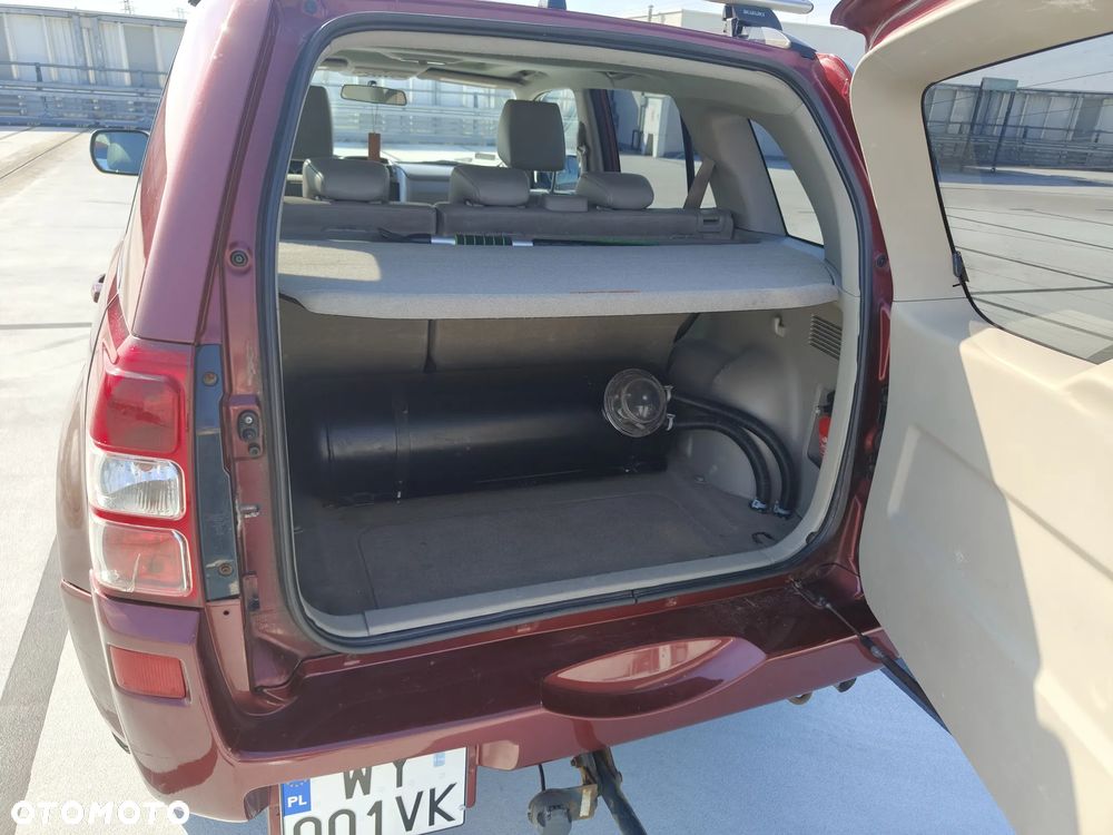 Suzuki Grand Vitara 2.7 V6 - 8